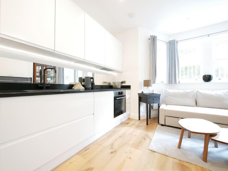 Newly Refurbished 2 Bed Apartment In Paddington Londra Esterno foto