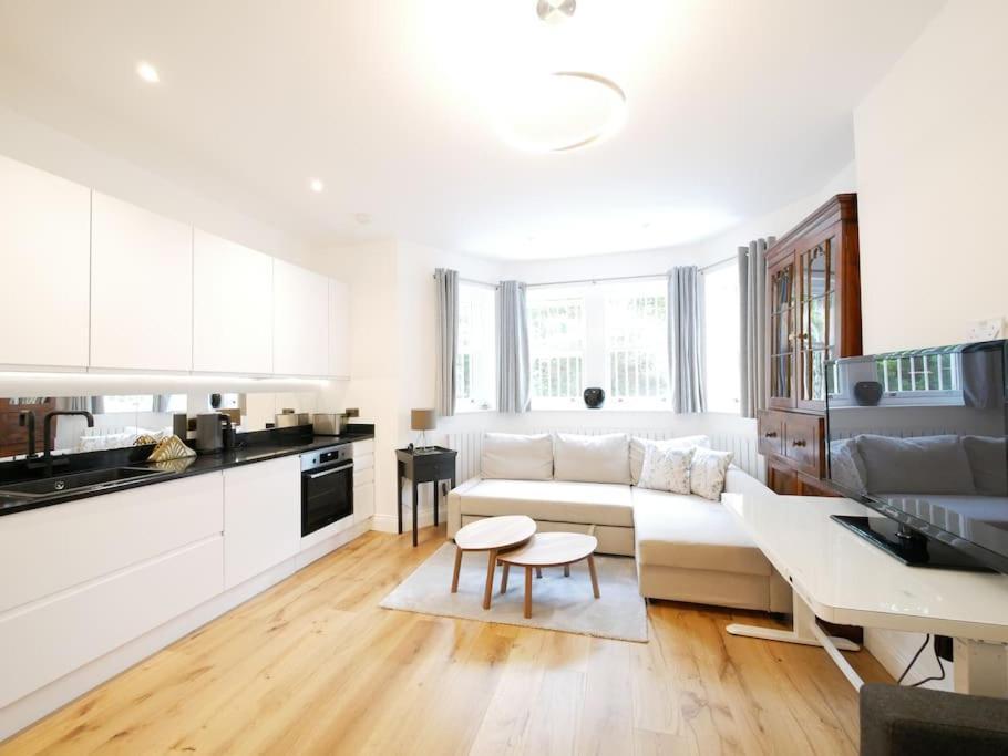 Newly Refurbished 2 Bed Apartment In Paddington Londra Esterno foto