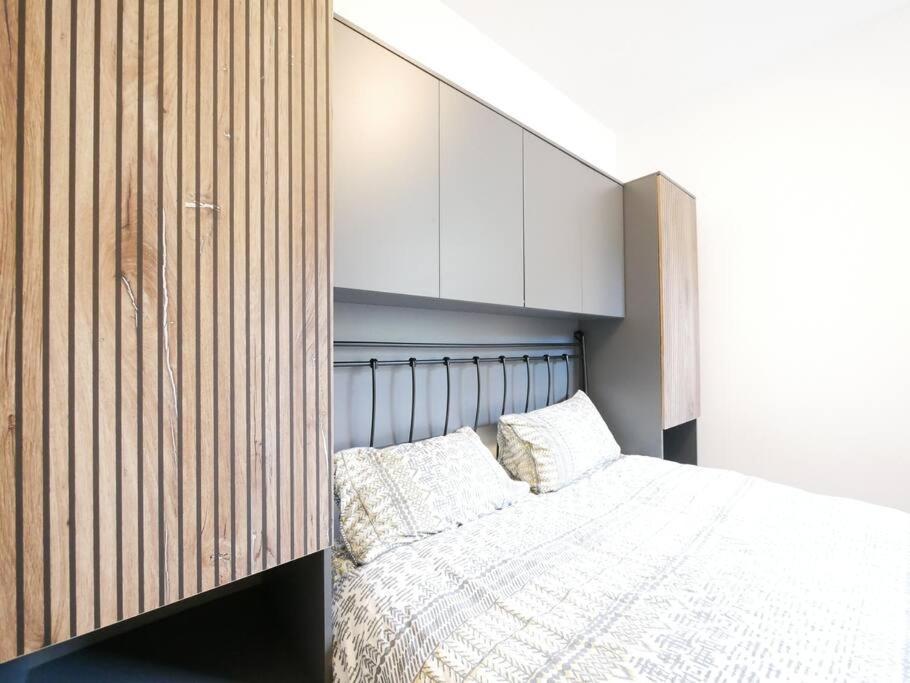 Newly Refurbished 2 Bed Apartment In Paddington Londra Esterno foto