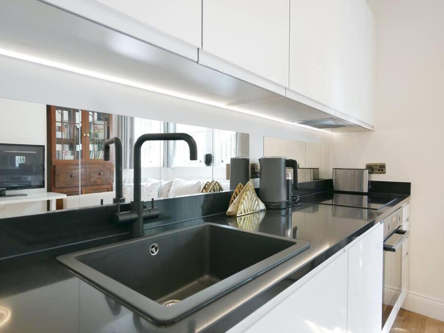 Newly Refurbished 2 Bed Apartment In Paddington Londra Esterno foto